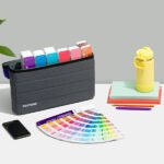 Pantone Portable Guide Studio (8 Guías) Contiene 466F 465Y Gb1305 Y 466A - Imagen 3